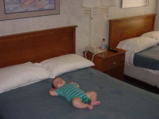 ek-09-13-hotel-snooze-room